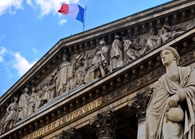 guide of the palais bourbon in paris